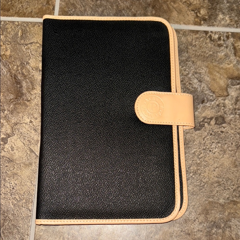 Parazul Black and Tan Organizer